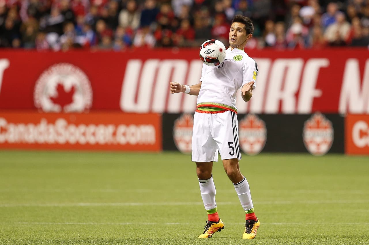 Jesús Molina. Posición: Centrocampista. Edad: 28 años. Club: Santos Laguna (Liga MX). Veces seleccionado: 12. Descripción: Es un volante con tendencia ofensiva que sabe colaborar en defensa, su velocidad y visión de campo le ayudan a repartir juego en todo el rectángulo verde.