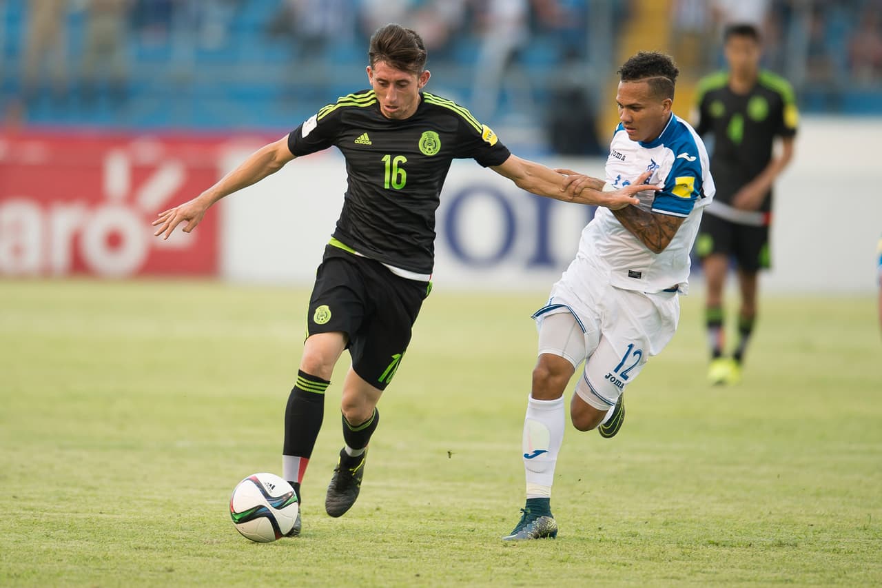 Héctor Herrera. Posición: Centrocampista. Edad: 26 años. Club: FC Porto (Primeira Liga). Veces seleccionado: 37. Descripción: Es un volante ofensivo que ayuda a distribuir el esférico en el ataque, además cuenta con buen control de balón y pegada por lo cual es una opción de ataque para México.