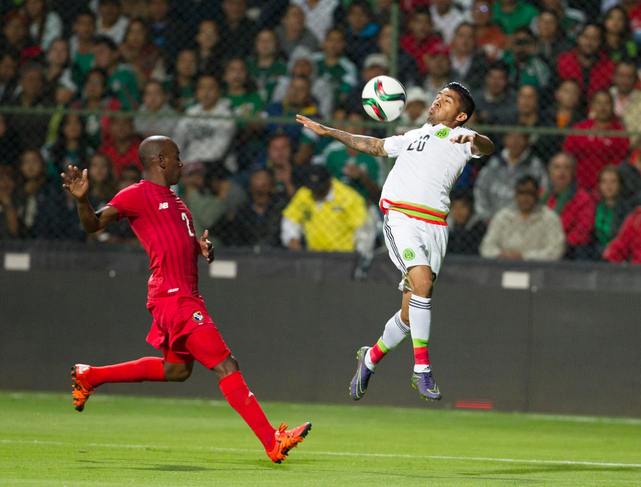 Javier Aquino. Posición: Centrocampista. Edad: 26 años. Club: Tigres UANL (Liga MX). Veces seleccionado: 33. Descripción: Es un volante ofensivo que desarrolla su juego por las bandas, su gran velocidad y técnica para quitarse rivales lo hacen una válvula de salida a la ofensiva en su equipo o con la selección.