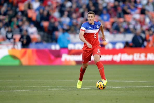 Matt Besler. Posición: Defensa. Fecha de nacimiento: 11 de febrero de 1987 (27 años). Club: Sporting Kansas City, EEUU.