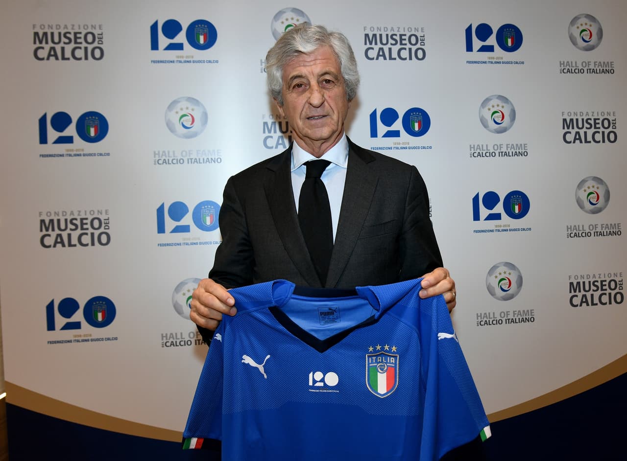 Gianni Rivera. Tras su retiro en 1979 ocupó cargos directivos en el AC Milan. Ha sido Secretario de la Defensa, Diputado y miembro del Parlamento Europeo.