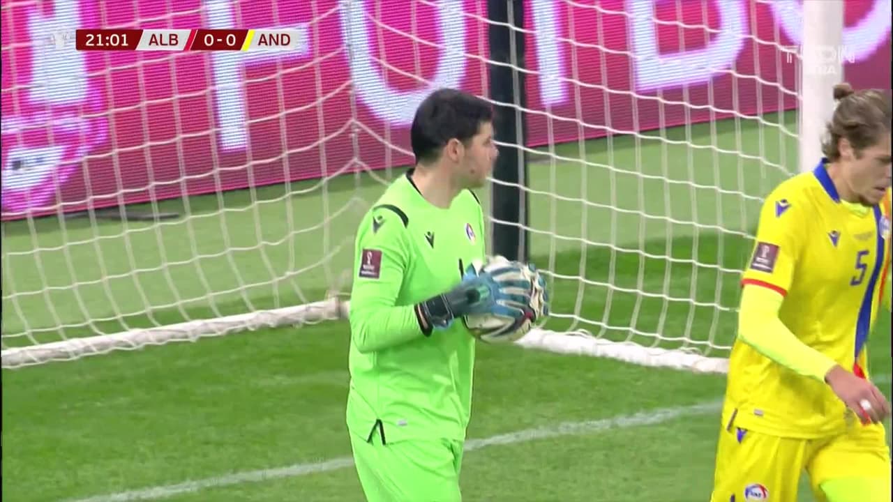 ¡TIRO ATAJADO! disparo por Endri Çekiçi.