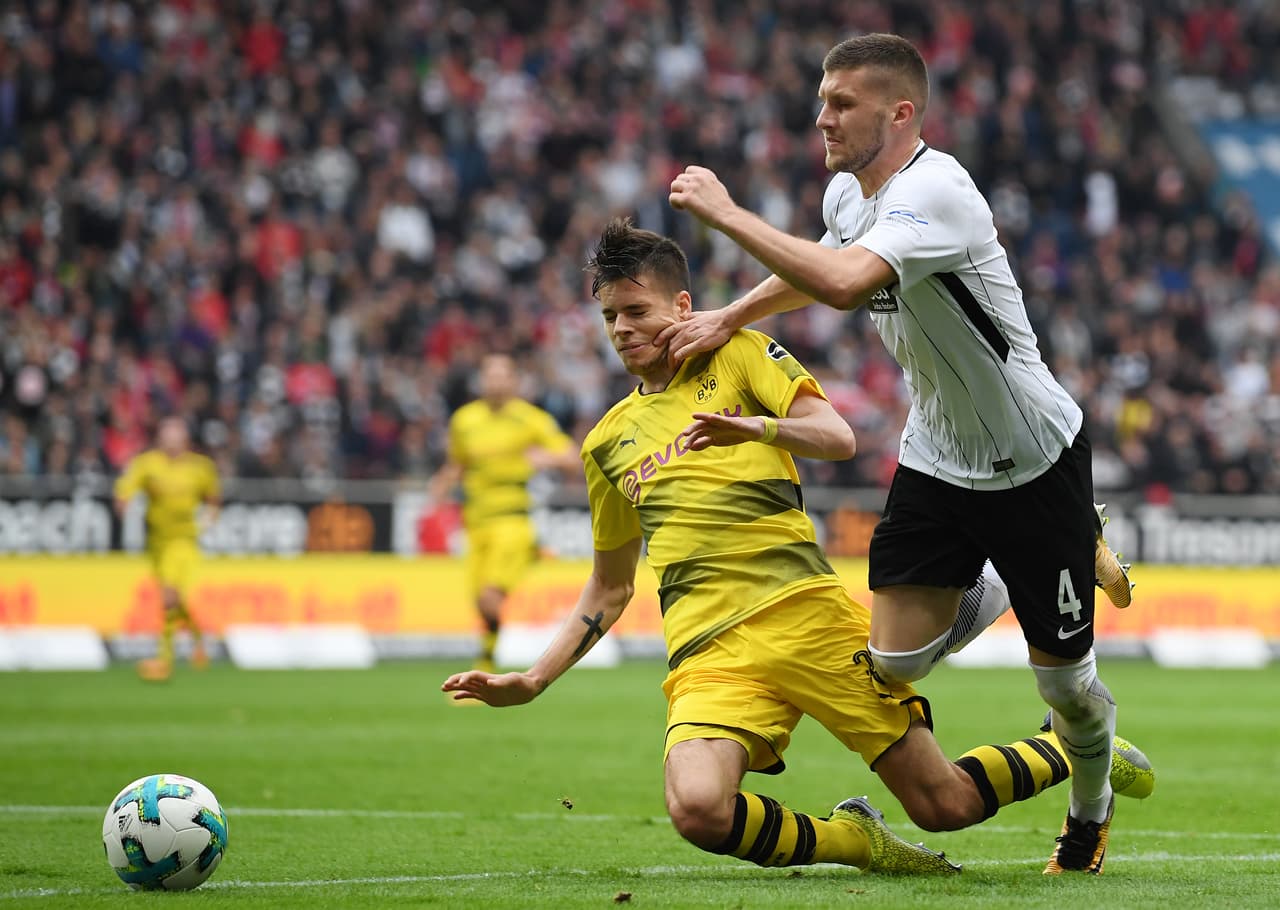 El estadounidense Christian Pulisic fue titular con Borussia Dortmund.