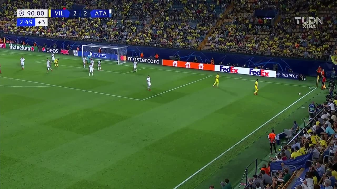 ¡TIRO ATAJADO! disparo por Gerard Moreno.