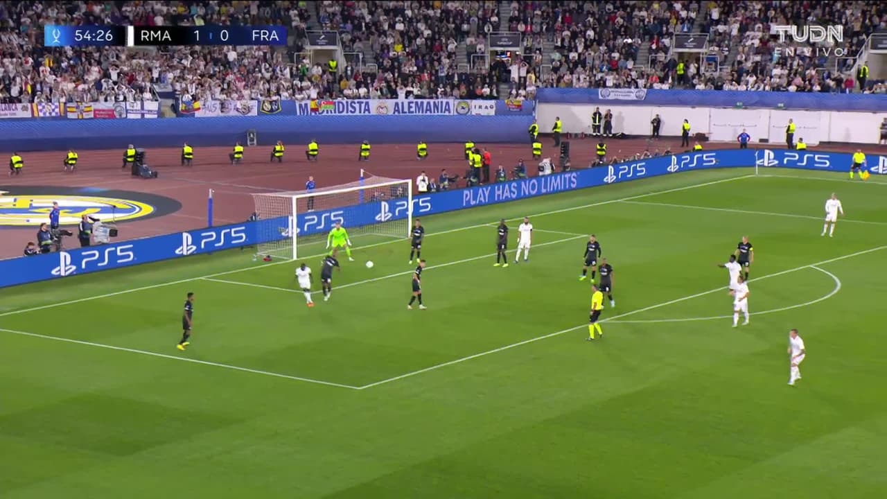 ¡TIRO ATAJADO! disparo por Vinícius Júnior.