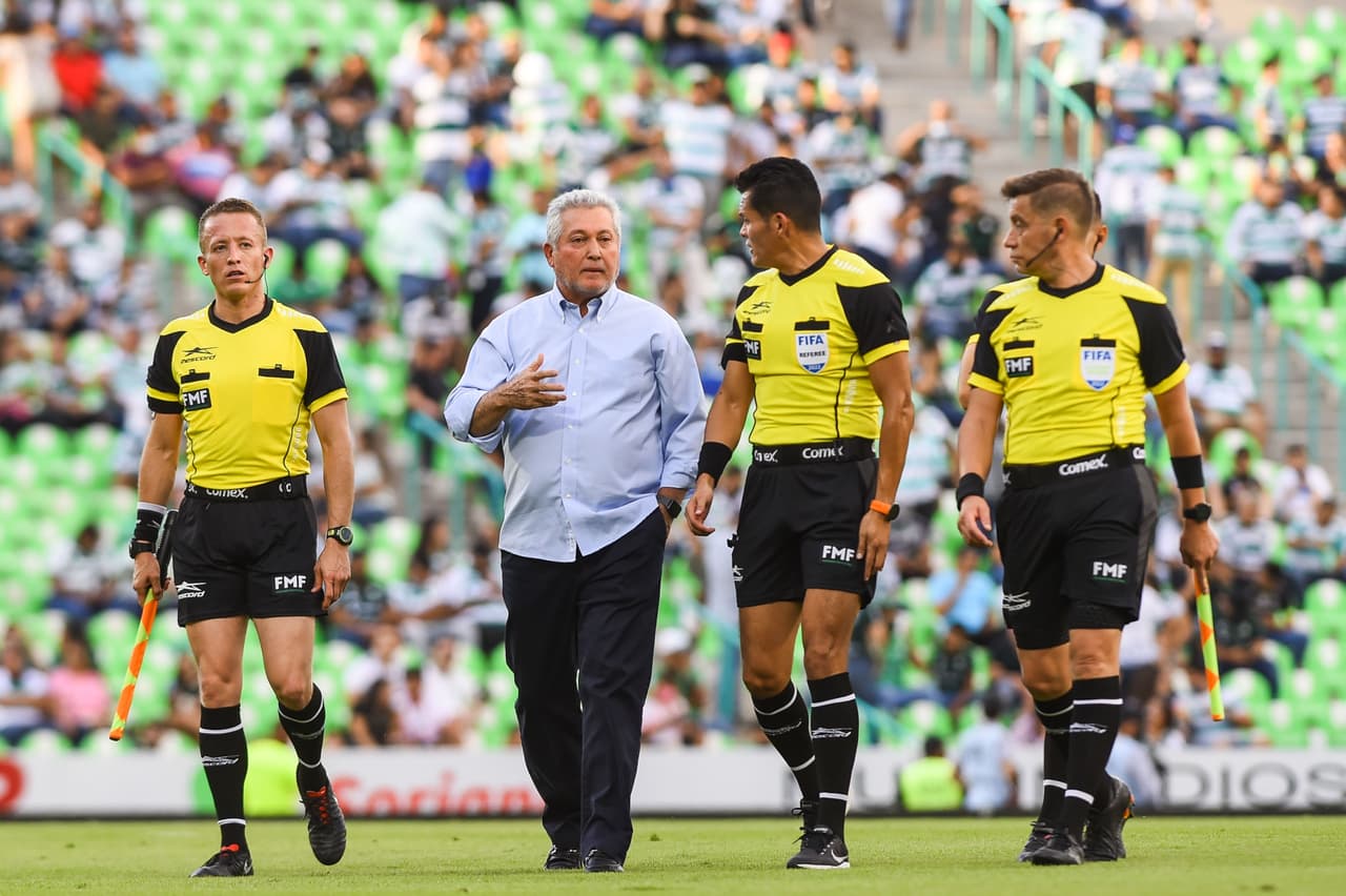 Vucetich arremetió contra el árbitro: "No sé por qué no marca el penal"