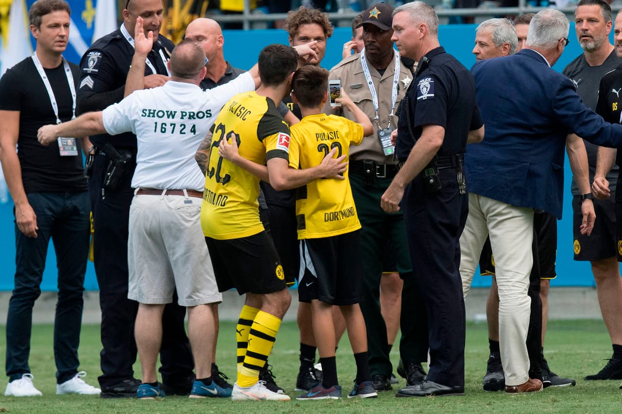 Al final el joven cumplió su deseo de una foto con su ídolo, aplausos para Christian por defender a sus fanáticos.