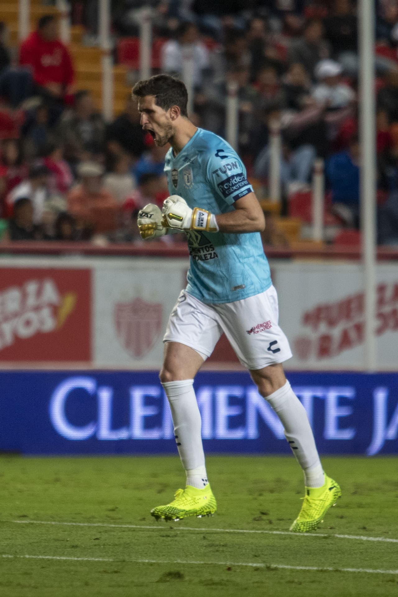Con anotaciones de Román Ibarra y Franco Jara, los hidalguenses vencieron a Necaxa en el Estadio Victoria.