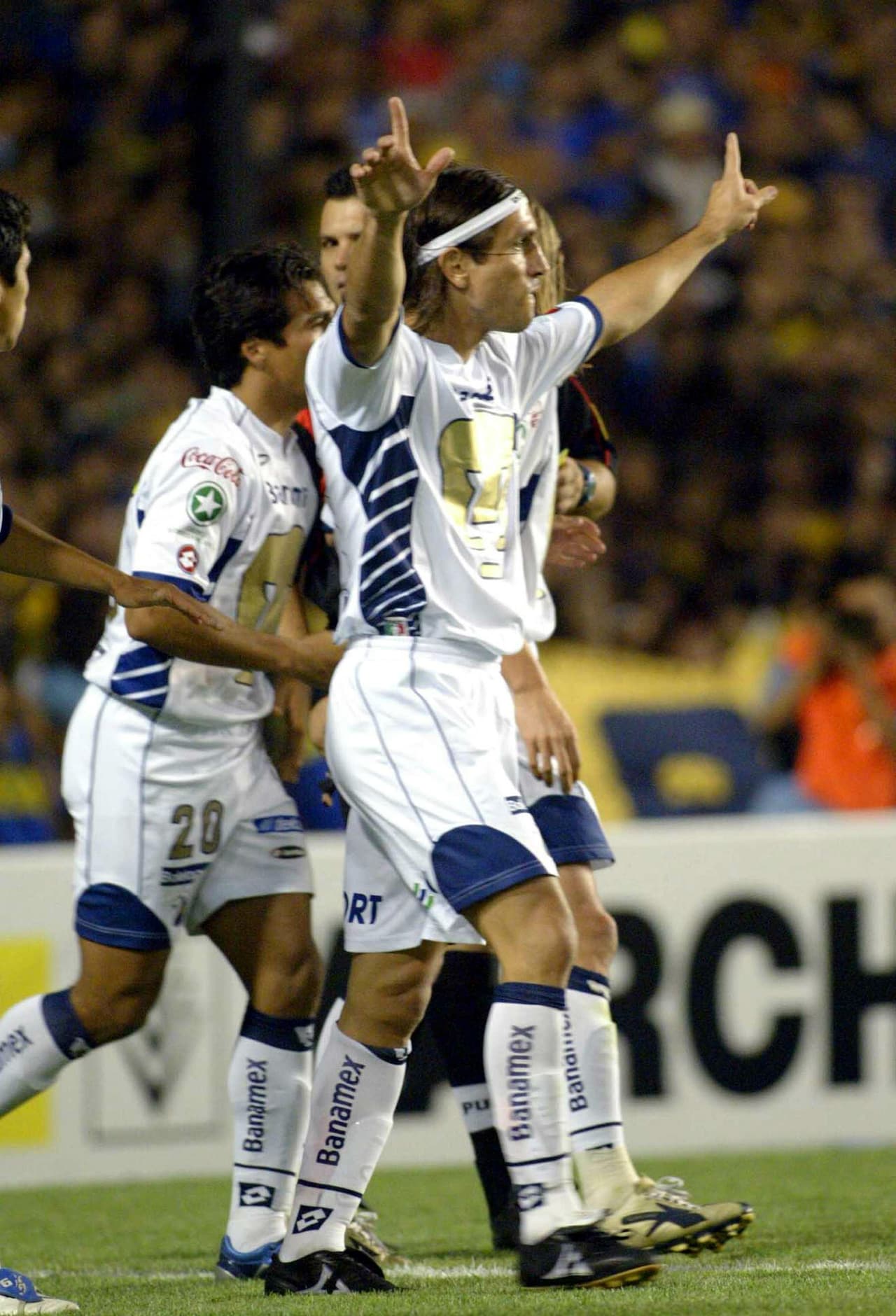 Aquella fue una campaña memorable para los de azul y oro. Eliminaron primero al The Strongest boliviano, luego al Corinthians, para en las semifinales aupar al Vélez Sarsfield al que derrotaron con un amplio 4-0.