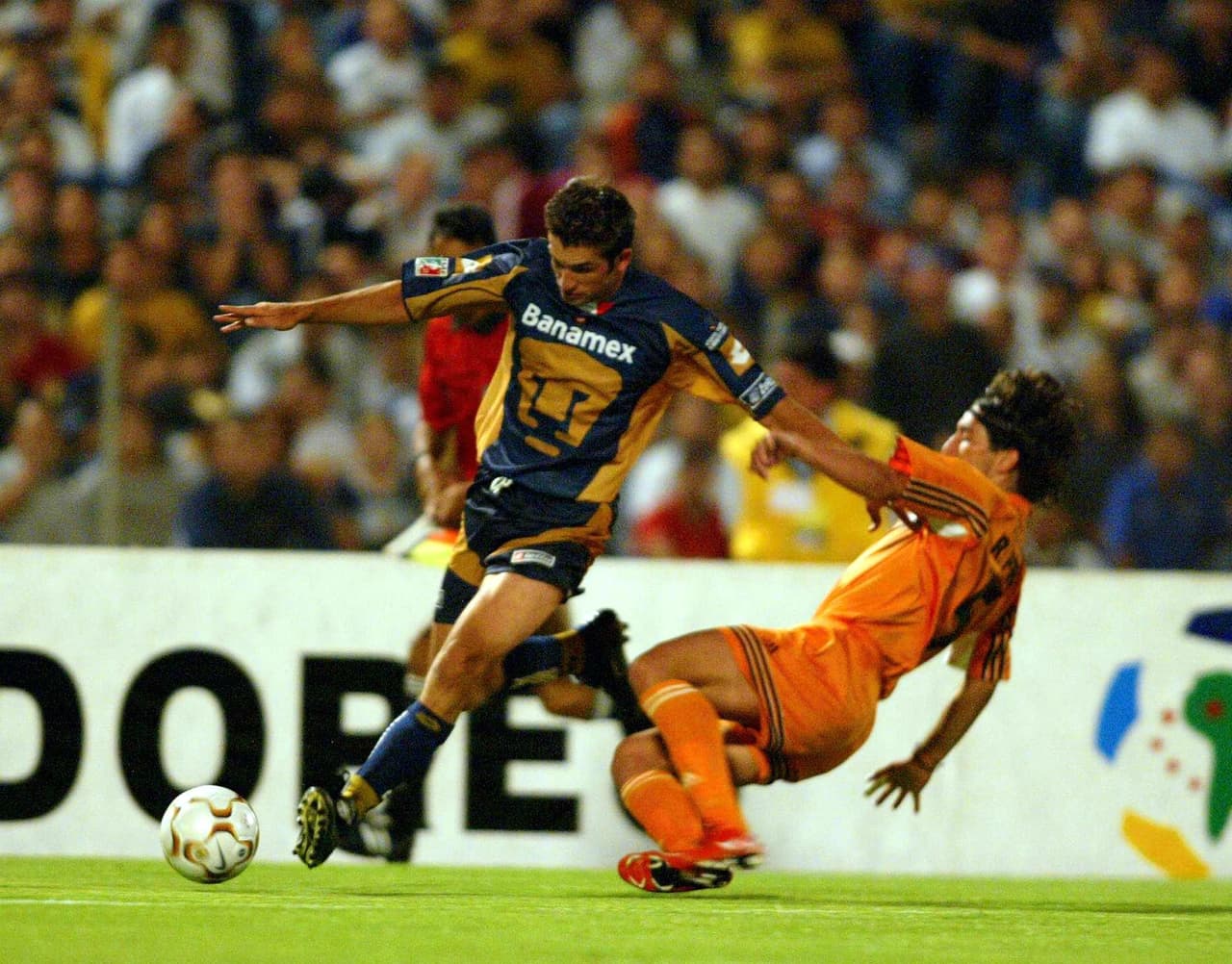 Pero el Cobreloa tenía algo más que decir y pese a la insistencia de Pumas logró mantener su arco sin goles y llevarse un 0-0 que eliminó a Universidad. Y de aquella primera participación de Pumas en Libertadores lo mejor que sacó se llamó Darío Verón que llegó a la institución unos meses después.