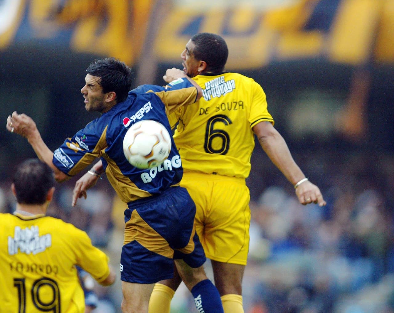 La lógica de juego que Pumas implantó en la competencia de ese año era ganar en casa y perder fuera de ella y así se mantuvo hasta el final. Volvió a caer fuera del Olímpico Universitario ahora ante el Bolívar y llegó a la última fecha con la necesidad de derrotar al Peñarol por el mayor número de goles posibles.