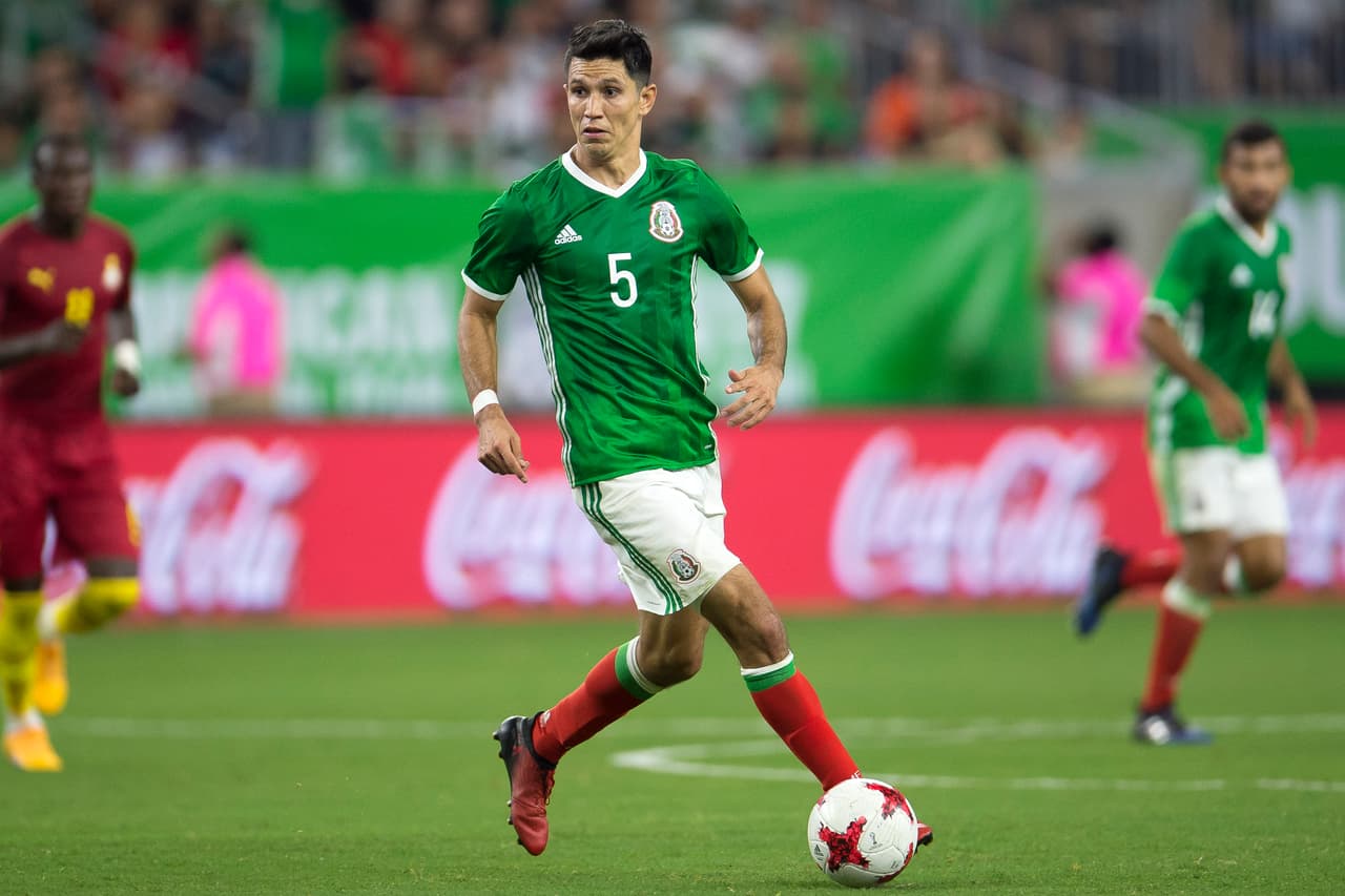 <b>Discreta participación con el Tri</b>
<br>Acumula 20 cotejos visitendo la camiseta de la Selección Nacional de México y se destaca su actuación en la Copa Confederaciones del 2013, la Copa América Centenario en 2016 y la Copa Oro en 2017.