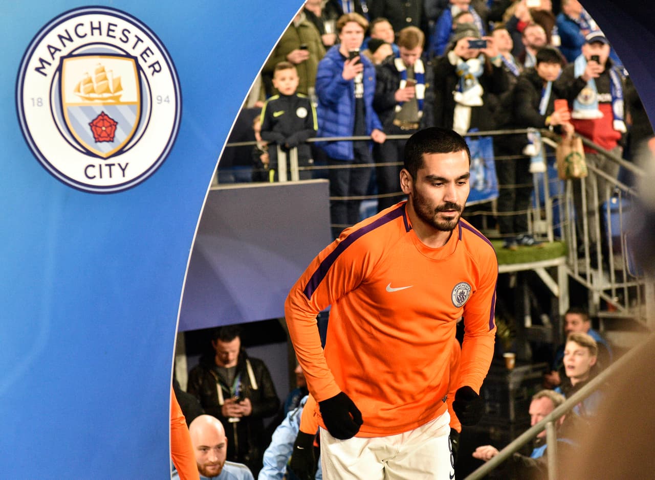 En el Arena auf Schalke, con la expectativa de un partido con buen fútbol, miles de fanáticos del Schalke 04 y algunos otros del Manchester City se dieron cita para vivir la ida de los Octavos de Final de la UEFA Champions League en un gran ambiente.