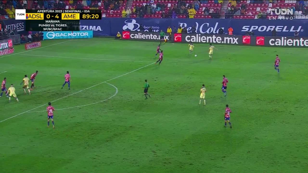 ¡TIRO ATAJADO! disparo por Álvaro Fidalgo.