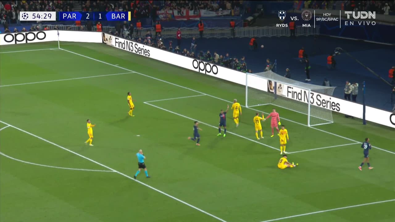 ¡TIRO ATAJADO! disparo por Bradley Barcola.