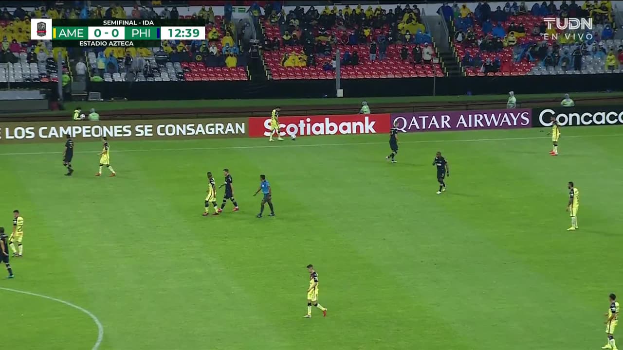 ¡TIRO ATAJADO! disparo por Roger Martínez.