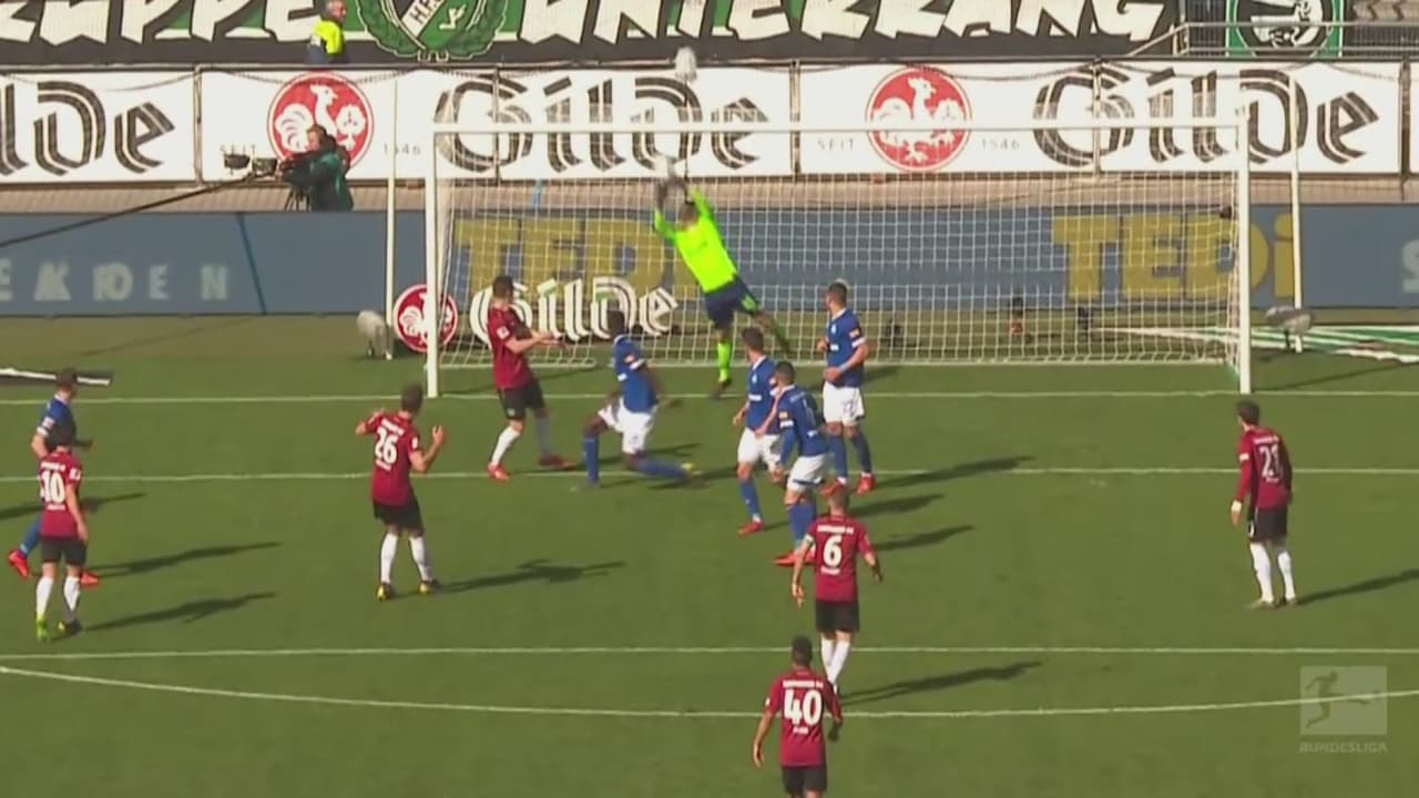 ¡Pero qué locura! Nübel hace una atajada espectacular para mantener a flote al Schalke