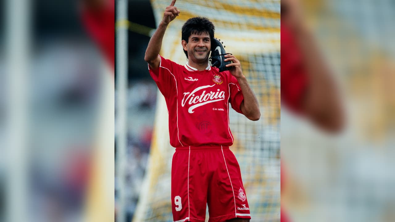 Nuevamente el ‘Príncipe Guaraní’ fue el máximo anotador del torneo con 29 goles y conquistó la Liga del Apertura 02.
