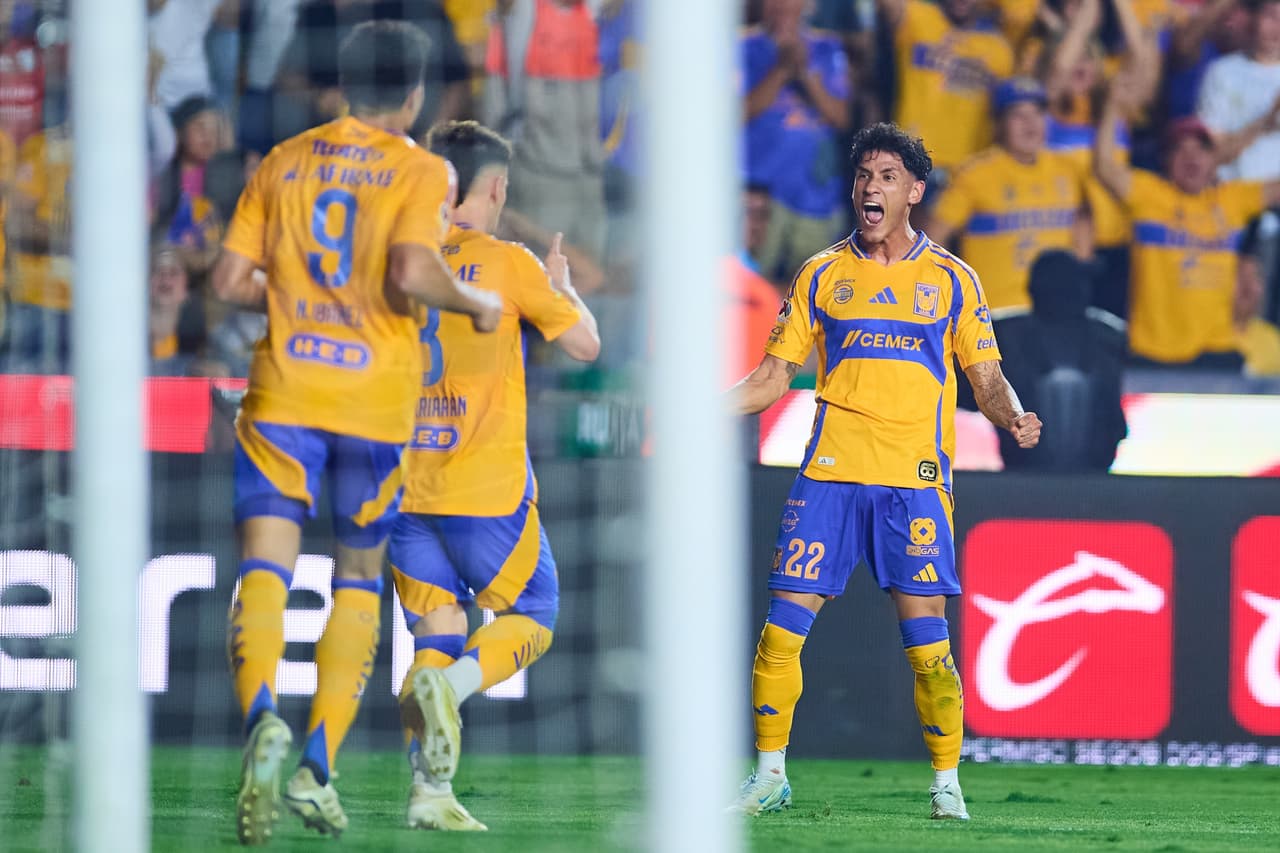 9 - Uriel Antuna, 28 años, extremo derecho mexicano. Valor: 3,522,990 USD.