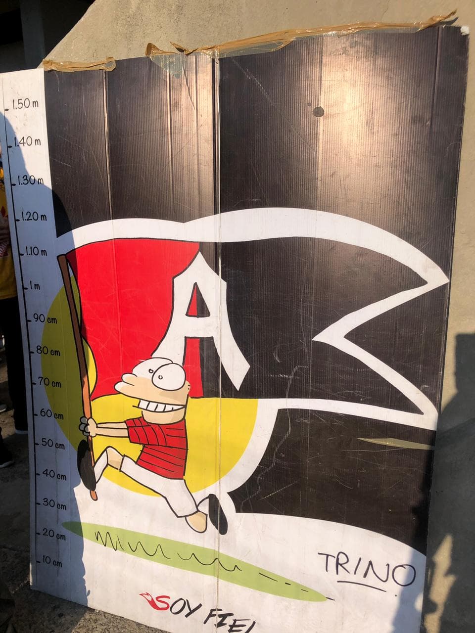 Los aficionados llegan a tiempo para disfrutar el cotejo.