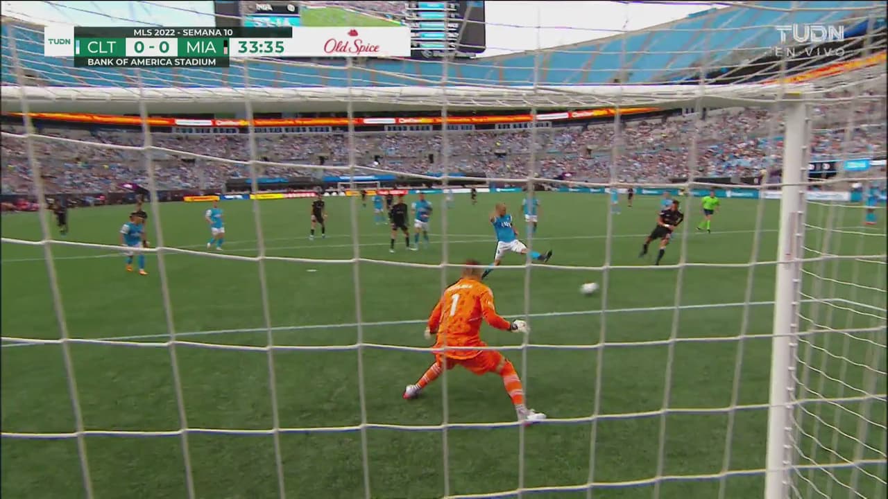 ¡No va a tener una fácil! Robinson se escapa y Kahlina ataja