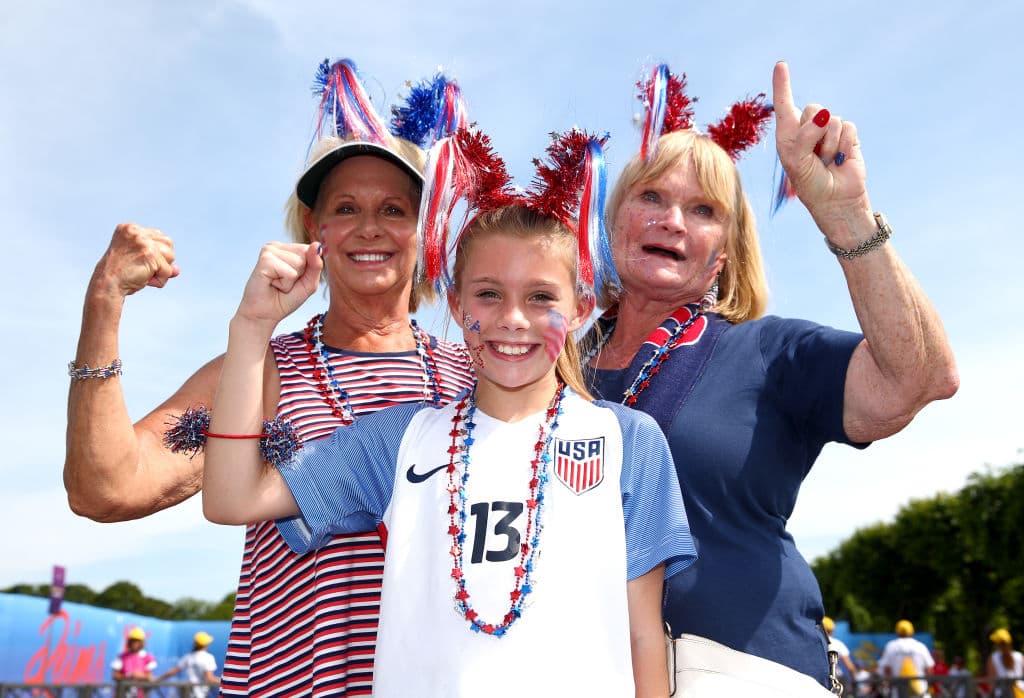 Los fanáticos en Rennes están listos para el juego de Octavos de Final del Mundial femenino entre Estados Unidos y España.