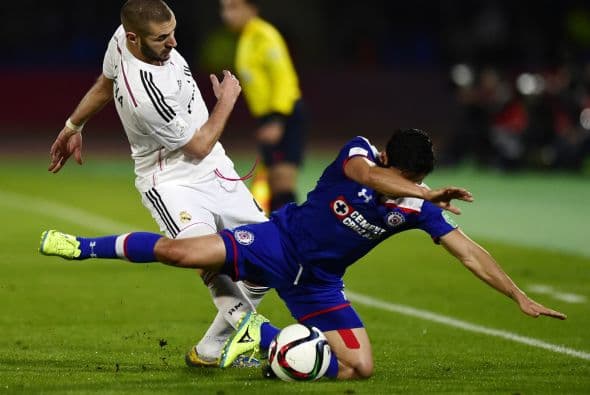 Cruz Azul tendría la oportunidad de oro en los pies de Torrado, el mediocampista cobraría un penal que sería atajado por Casillas.