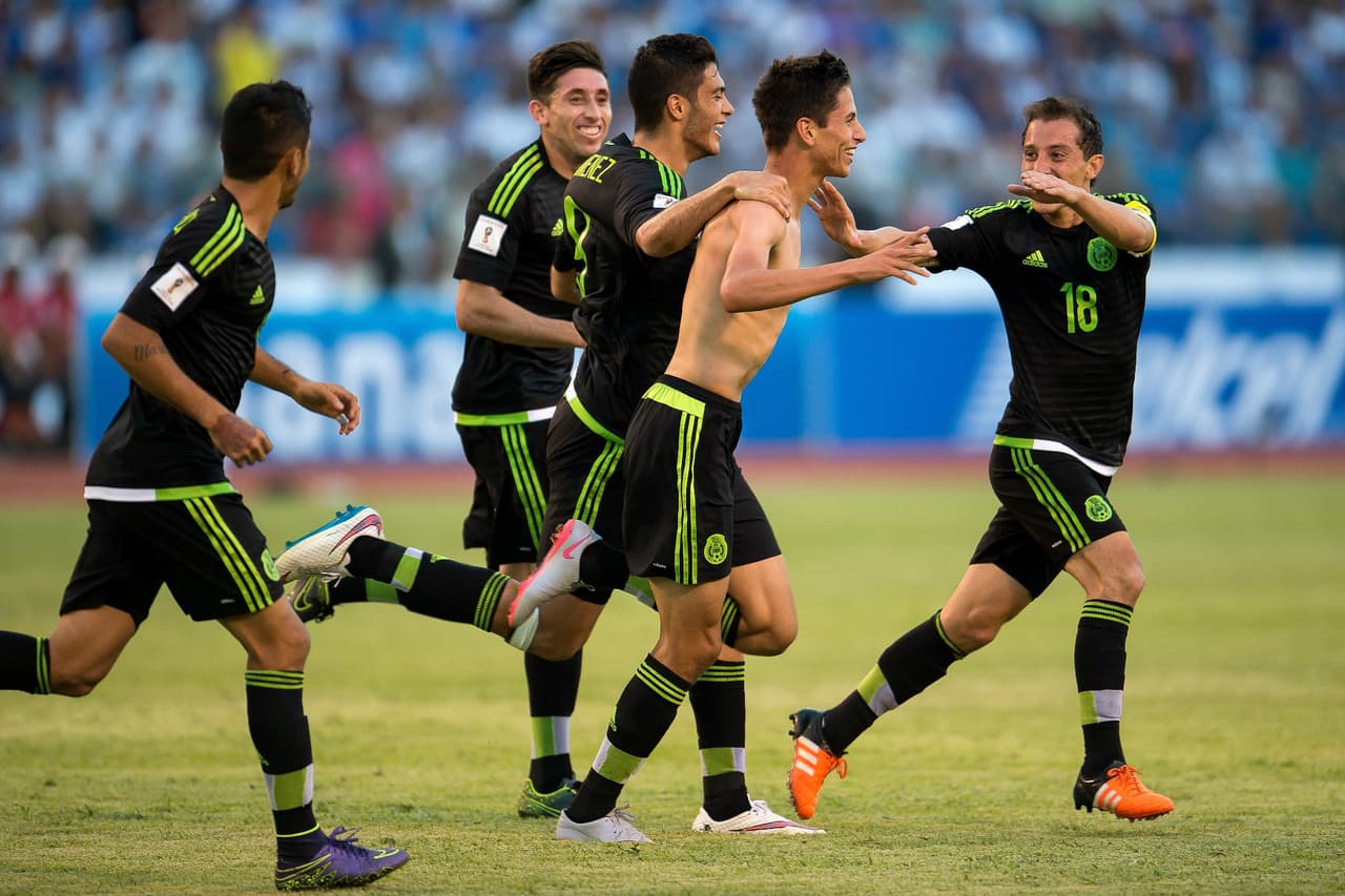 Jürgen Damm: La velocidad y hambre de hacer una buena presentación le dieron protagonismo al joven mexicano quien en uno de sus encares ganó en velocidad a la zaga catracha y definió como ‘crack’ ante el arco hondureño. Calificación 7.