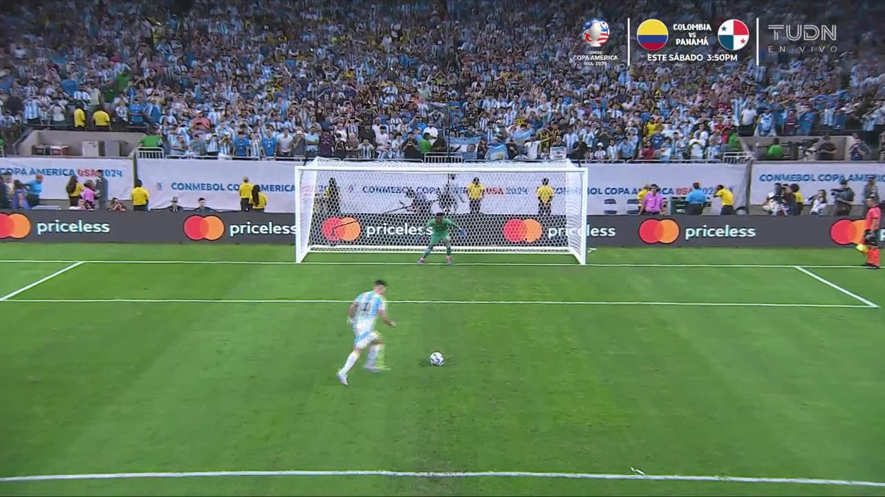 ¡GOL!  anota para Argentina. Julián Álvarez