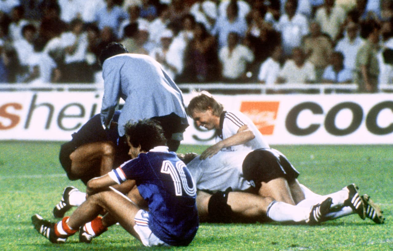 Alemania celebró el primer triunfo en una tanda de penaltis contra Francia en 1982, en la aplicación de un sistema nuevo que al principio fue criticado y luego aportó en la historia de los mundiales.