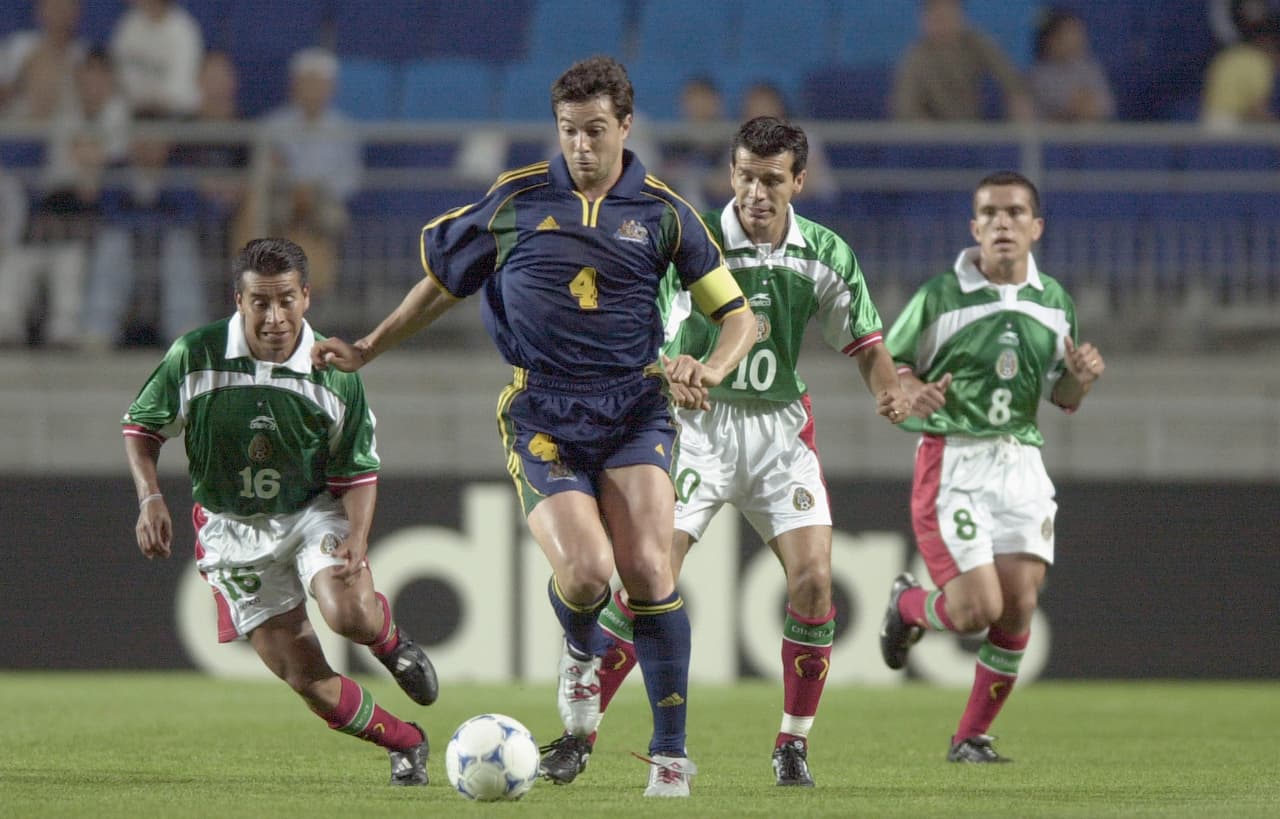 En la Copa Confederaciones 2001 de Corea y Japón, Australia una vez más bajo al 'Tri' de su nube.