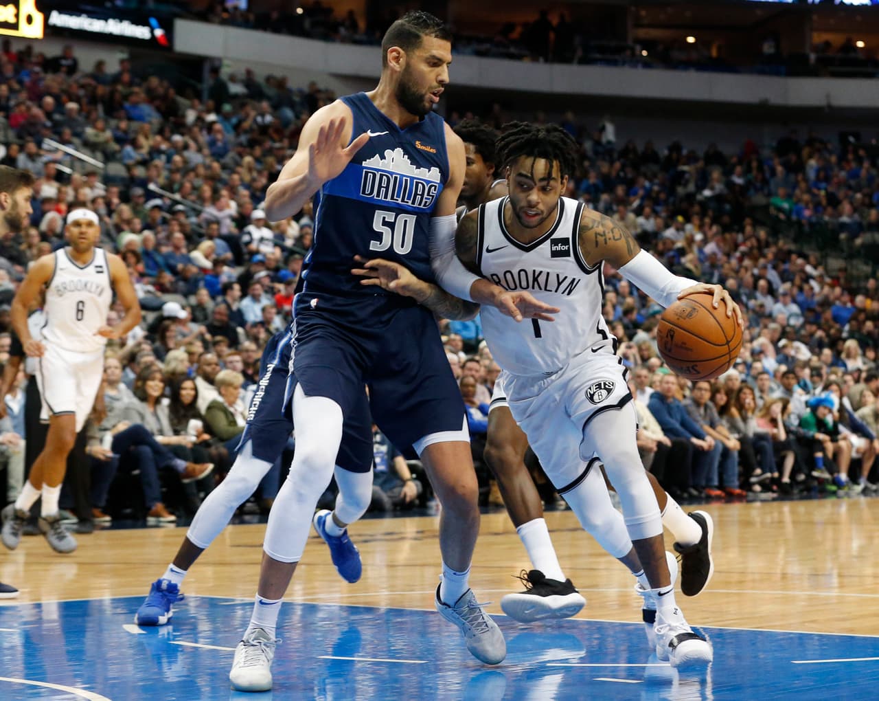 <b>Brooklyn 113-119 Dallas</b>. Harrison Barnes se destapó con su puntaje máximo en la temporada (28) para guiar a los Mavericks a vencer a los Nets. Por Brooklyn brilló Allan Crabbe con 27 puntos.