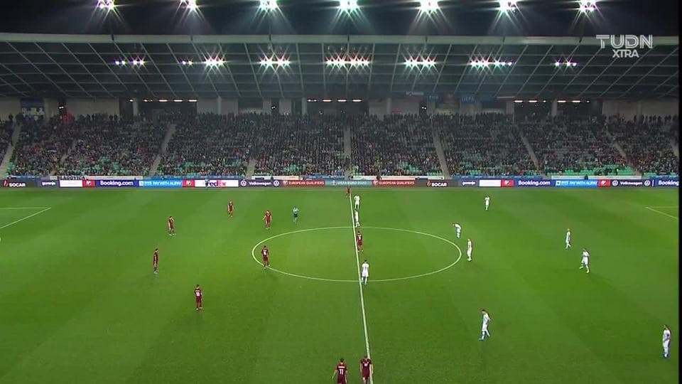 Arranca el partido y la pelota está en juego.