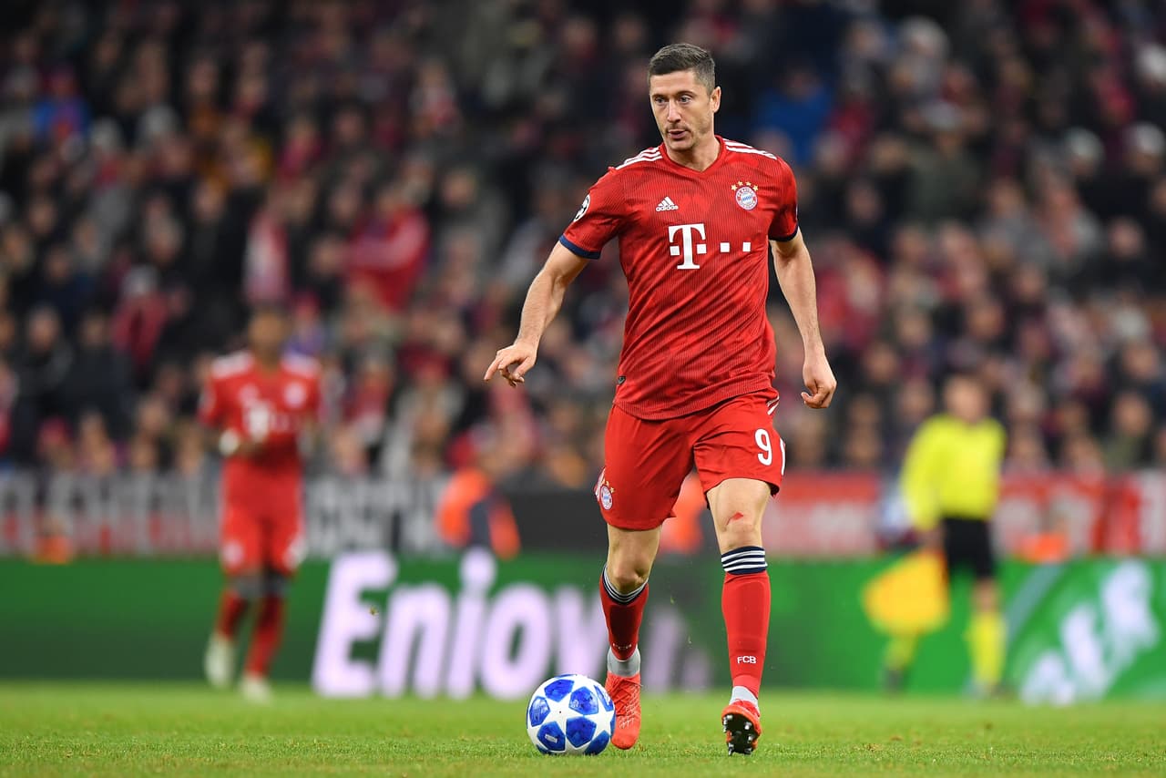 Robert Lewandowski: hace un tiempo fue noticia por graduarse de Educación Física. La curiosidad es que su trabajo de fin de grado fue basado en el éxito de su carrera como futbolista.
