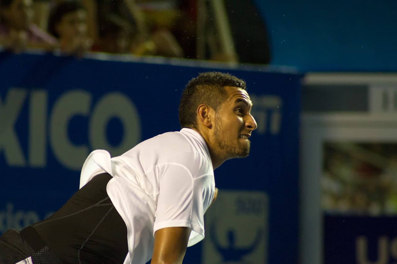 Nick Kyrgios eliminó al favorito del Abierto Mexicano, el serbio Novak Djokovic, número dos en la siembra de la ATP. El australiano dio una demostración de potencia y precisión con su saque que se tradujo en 25 aces para acceder a las Semifinales.