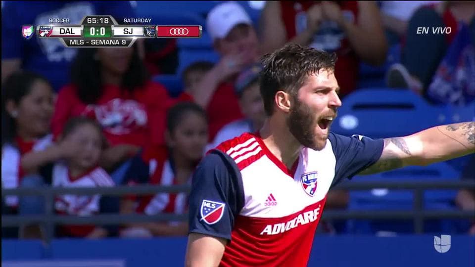 Tiro desviado de Ryan Hollingshead