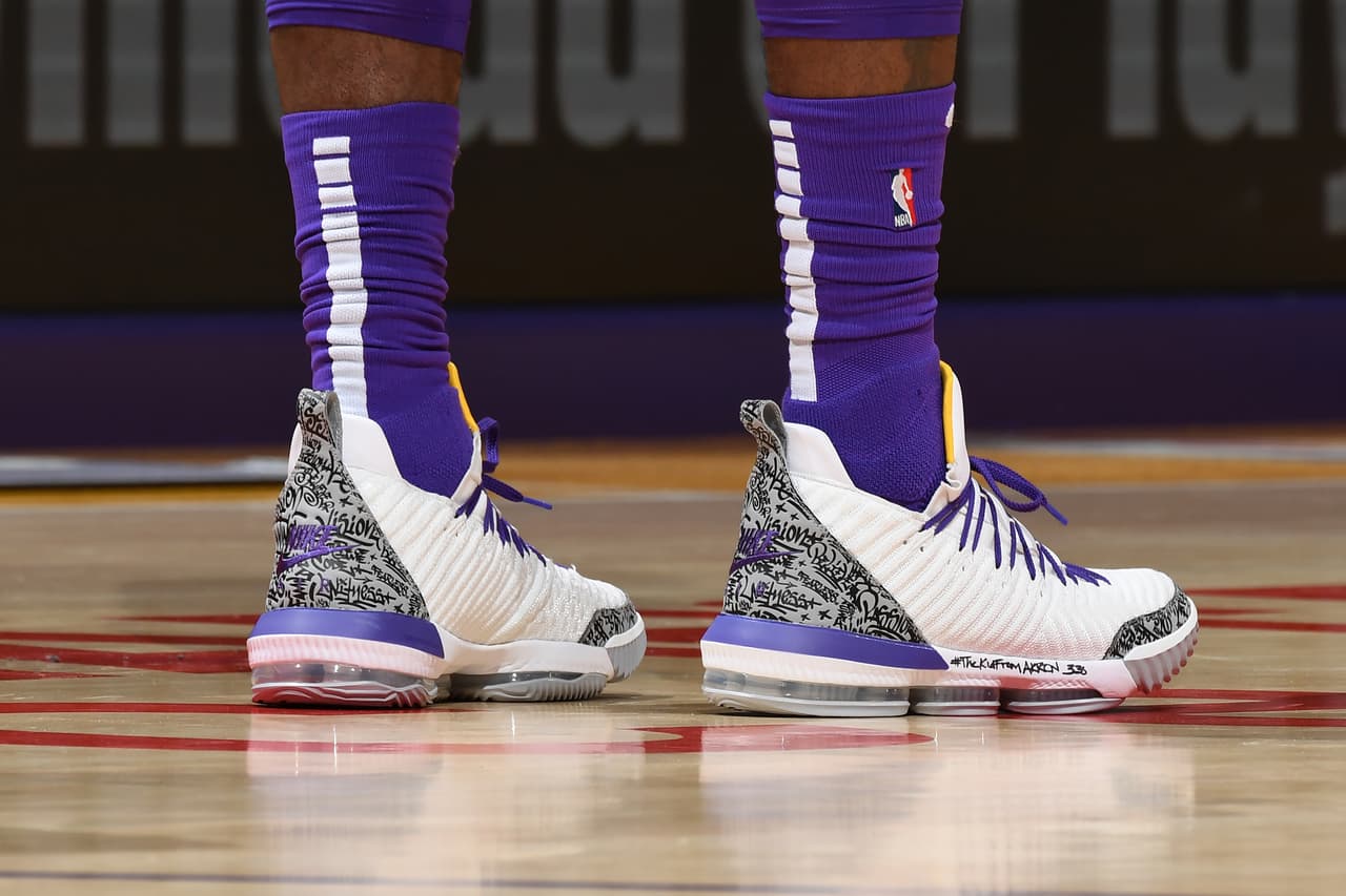 ¿Podrá LeBron igualar la marca de Kobe Bryant de 33.643 puntos y meterse en el Top 3?