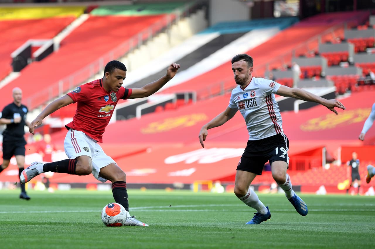 El Manchester United destroza al Sheffield 3-0 con hat-trick de Martial en Old Trafford y se aferra a puestos europeos.