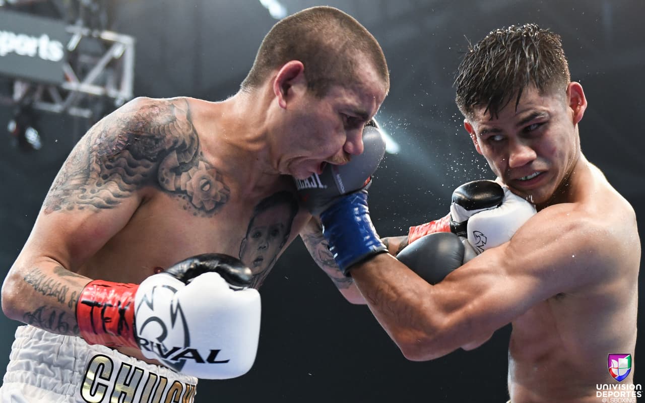 En la pelea coestelar de la noche, el campeonato supergallo de la Asociación Mundial de Boxeo (AMB), Daniel Roman le quitó el invicto al mexicano Moisés 'Chucky' Flores por amplia decisión unánime. Las tarjetas fueron de 116-112, 118-110 y 120-108 para el campeón.