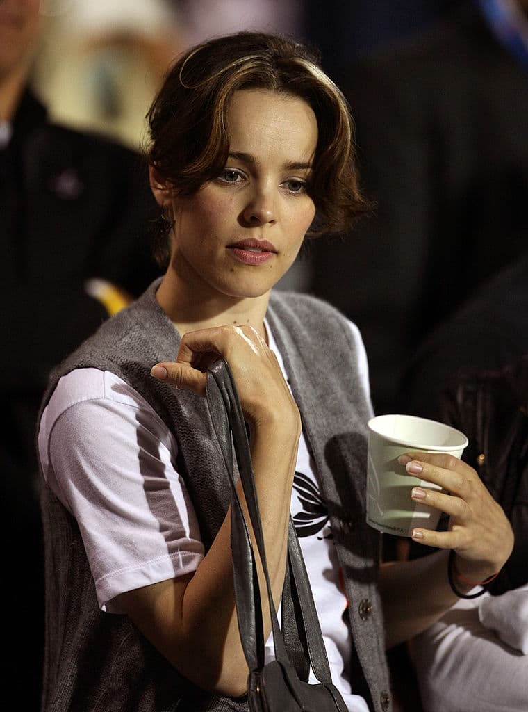 Una revista publicó que la profesión elegida por Rachel, si no se dedicara a las películas, sería trabajar en un establo. Lo más cercano a esto es que vive en el campo.