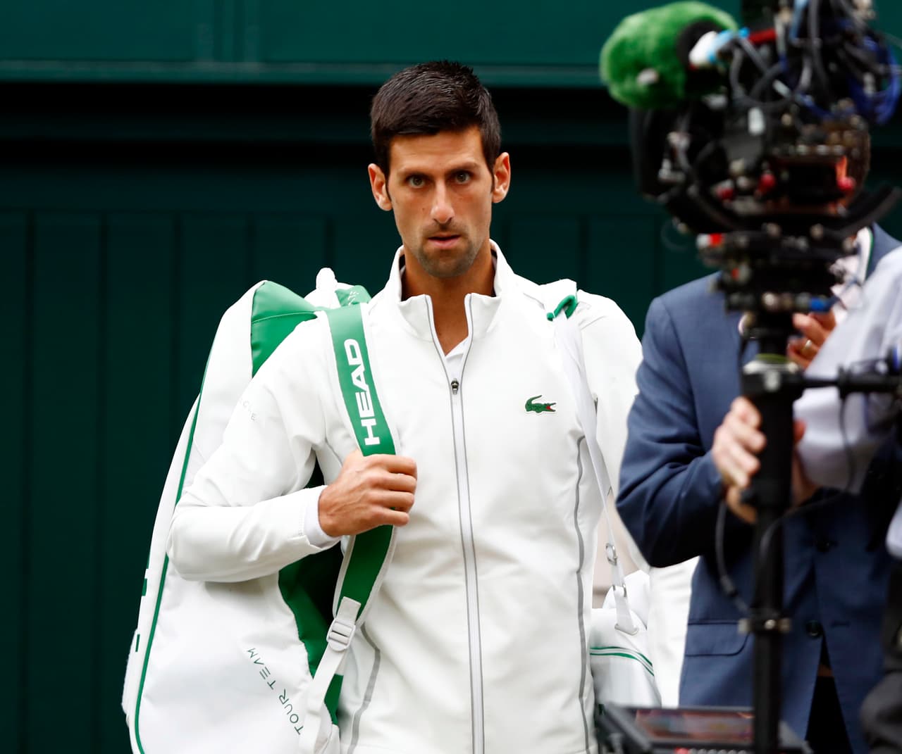 Djokovic regresaba a la Cancha Central de Wimbledon para intentar volver a la final de un Grand Slam luego de una prolongada ausencia por lesión.
