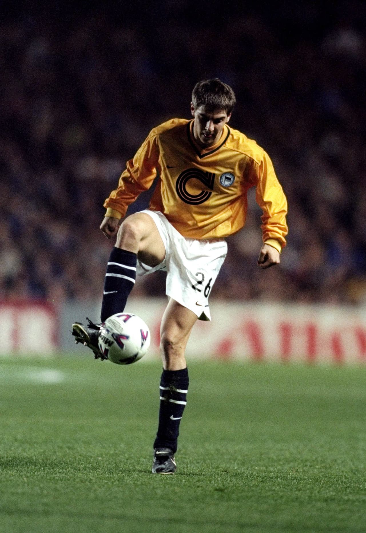 Debutó con 18 años en el Borussia Mönchengladbach y ya había jugado mundiales con límite de edad con la selección alemana.