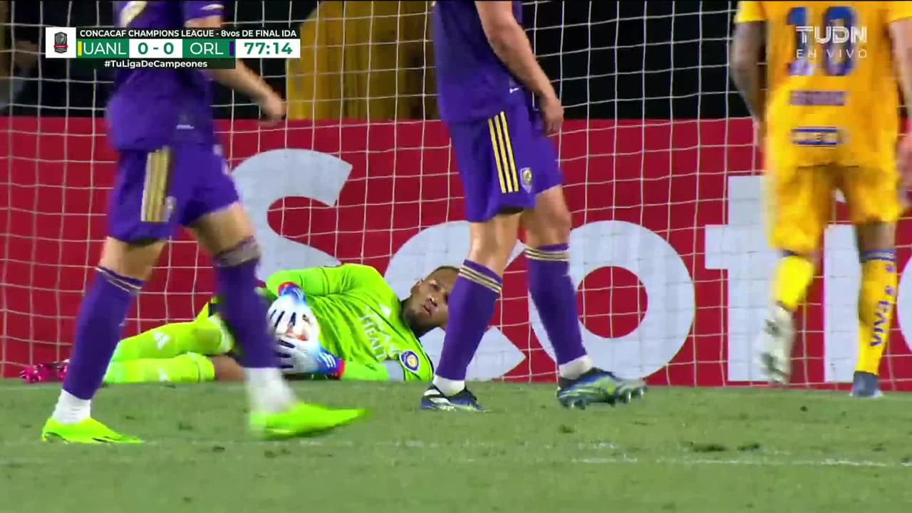 ¡TIRO ATAJADO! disparo por André-Pierre Gignac.