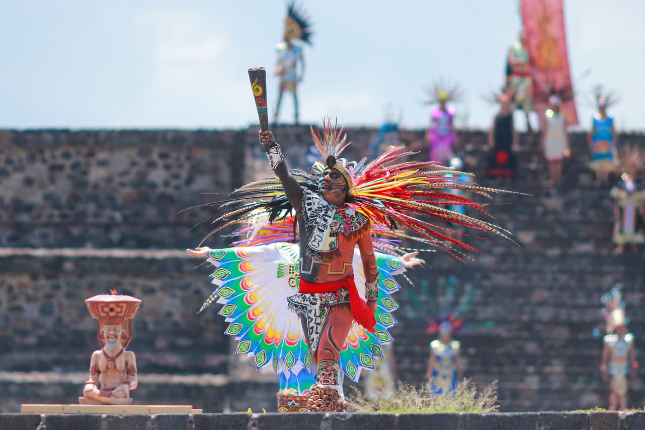 La llama que arderá en el pebetero de los Juegos Panamericanos de Lima 2019 fue creada en la ceremonia del fuego nuevo, ritual celebrado a la manera de la civilización Mexicas en las pirámides de Teotihuacán.
