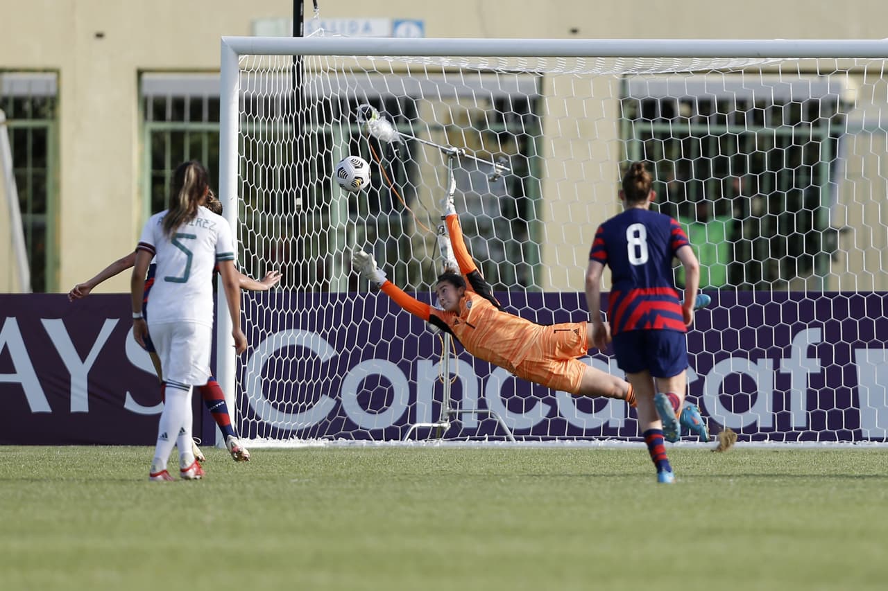El Team USA se adelantó rápidamente en el marcador, a los 3 minutos, con una jugada que concretó la capitana Michelle Cooper.