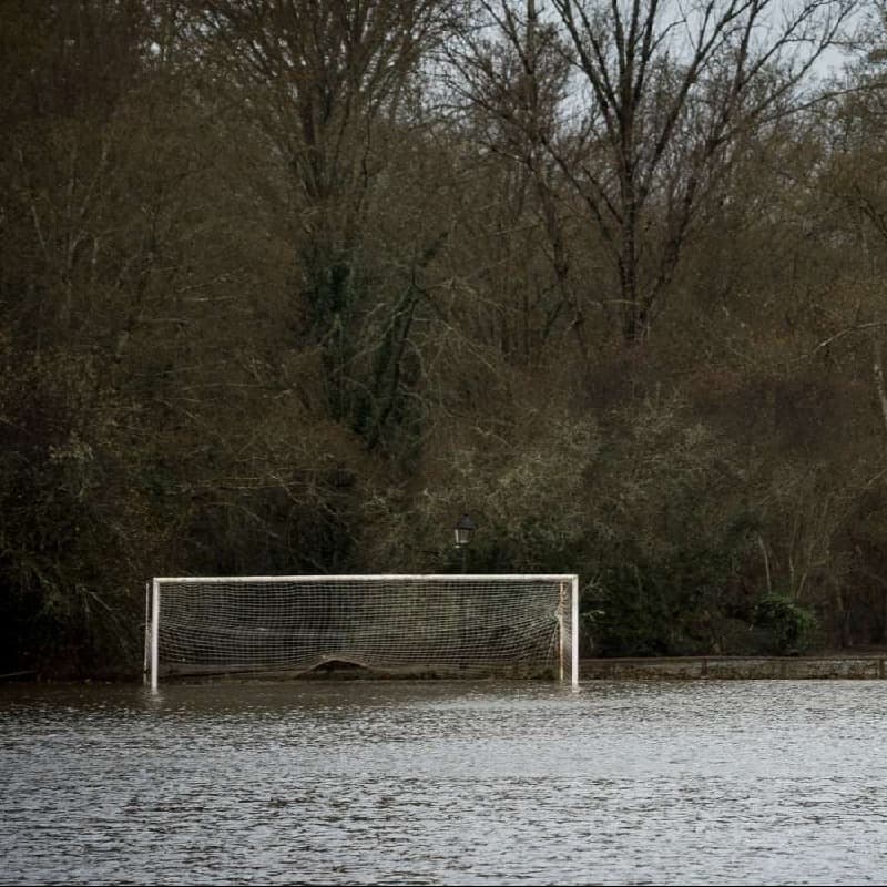 Los partidos de primera división cancelados fueron: Stantard de Lieja–Brujas, Amberes-Genk y Waasland Beveren–Kortrijk.