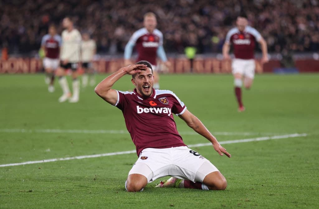 West Ham sorprende al Liverpool y lo derrota 3-2 durante la fecha 11 en la Premier League. Alisson Becker abrio el marcador con gol en contra a los 4' del encuentro, cuando Trent Alexander-Arnold empataba el juego al 41'. Pablo Fornals y Kurt Zouma pusieron arriba a los Hammers y Origi anotó el segundo para los 'Reds'.