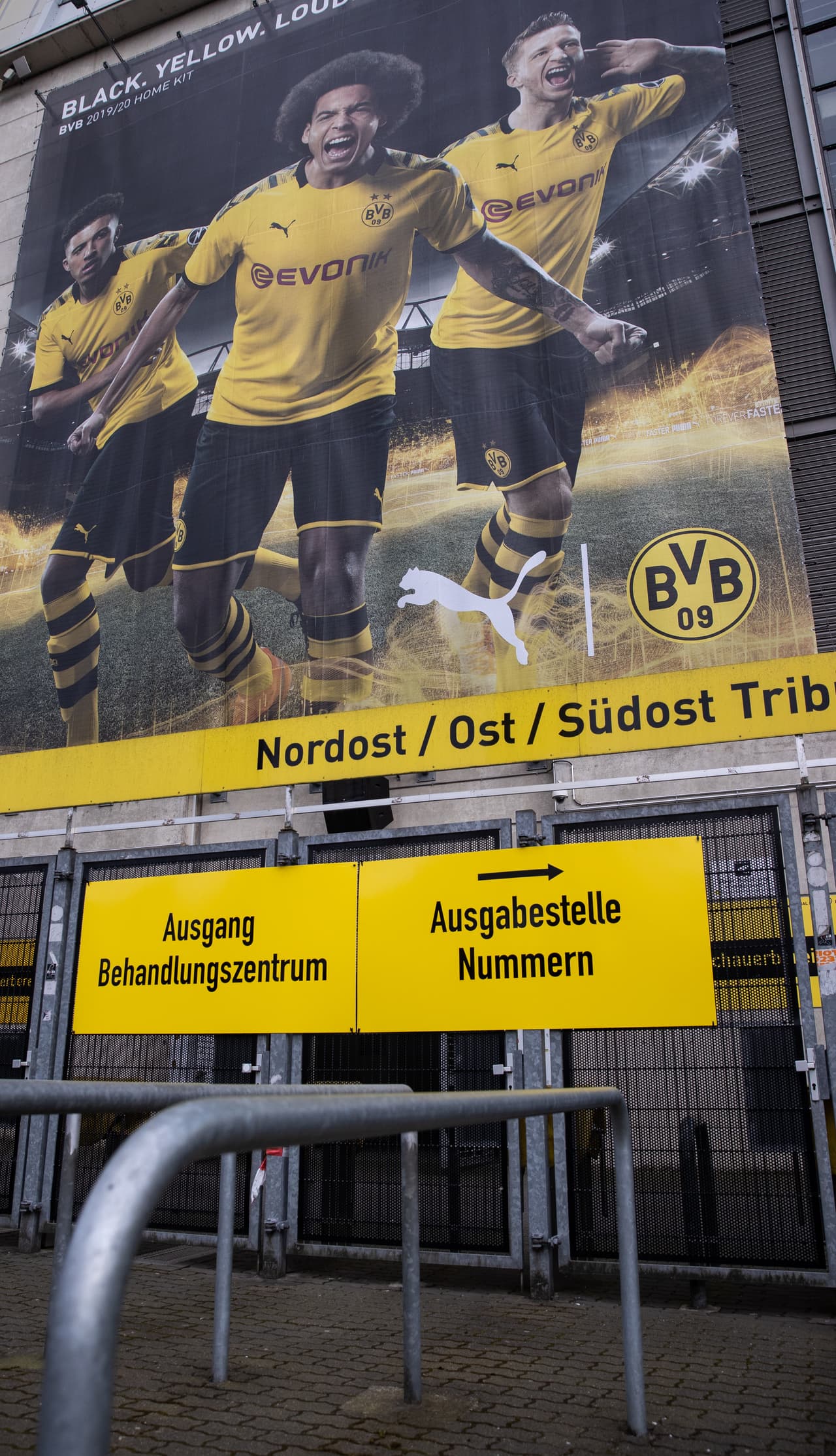 El Borussia Dortmund, anunció el pasado viernes que proporcionará la tribuna norte del estadio de fútbol más grande de Alemania para pruebas de coronavirus y atención de pacientes de COVID-19.
