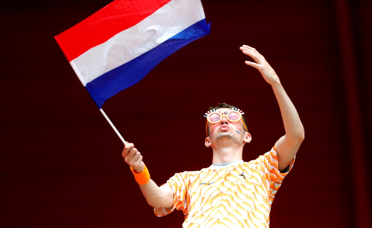 Como si estuvieran en Amsterdam, la afición holandesa se tomó Valenciennes para apoyar a su selección femenina en el segundo juego de la fase de grupos del Mundial que se disputa en Francia.