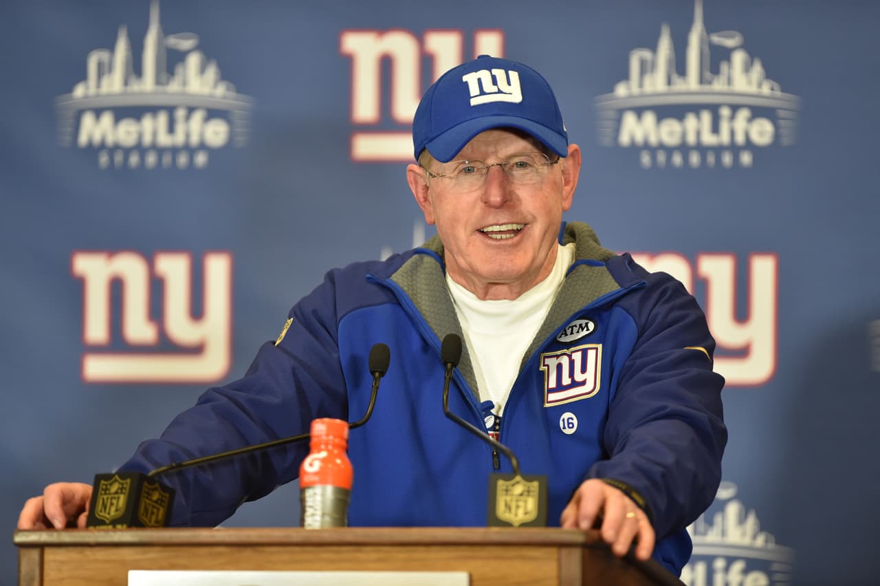 Segundo, Tom Coughlin y los New York Giants daban cada año el mensaje al público, prensa y jugadores. Casi por costumbre cada año Coughlin era señalado para irse de los Giants. Aunque ganara Super Bowls que se suponía no iba a ganar, la prensa lo criticaba. Pero el mensaje fue claro durante años. O funcionan los demás o tomamos medidas. Por eso Eli Manning señala que el coach no falló, fueron los jugadores.